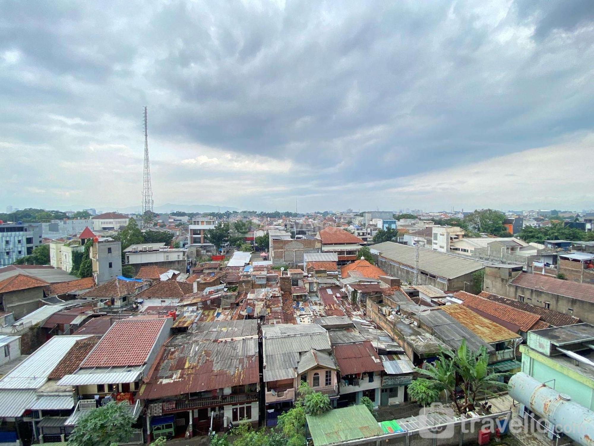 Cozy Furnished 2br At Grand Afrika By Travelio Apartemen *