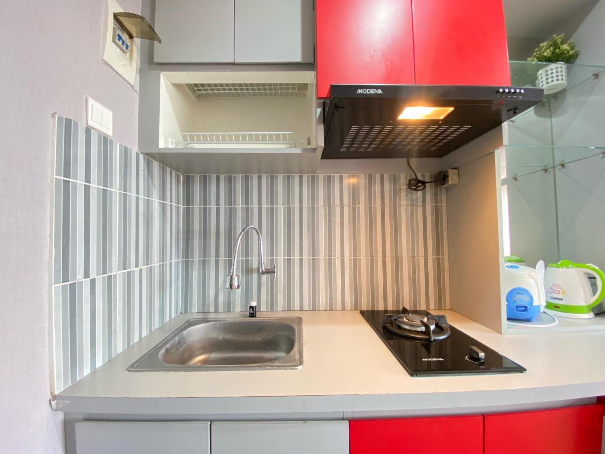 Cozy Furnished 2br At Grand Afrika By Travelio Apartemen *